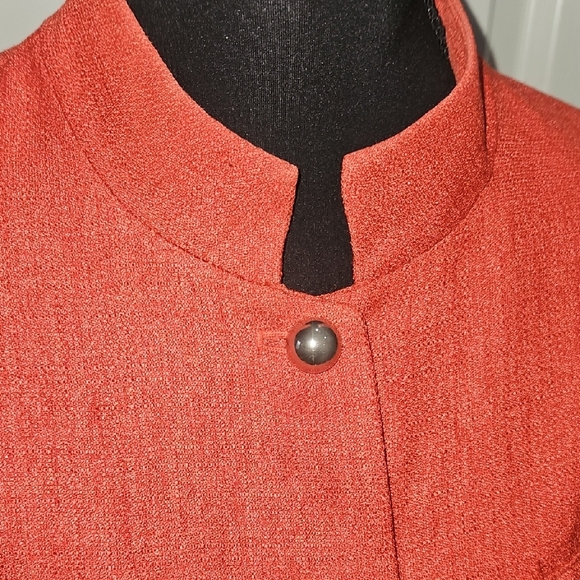 Elegant Red Button-Up Blazer - Picture 3 of 8